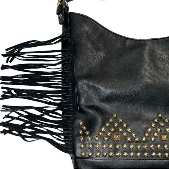 Super cute black faux leather bag with fringe on both sides! - Picture 12 of 13